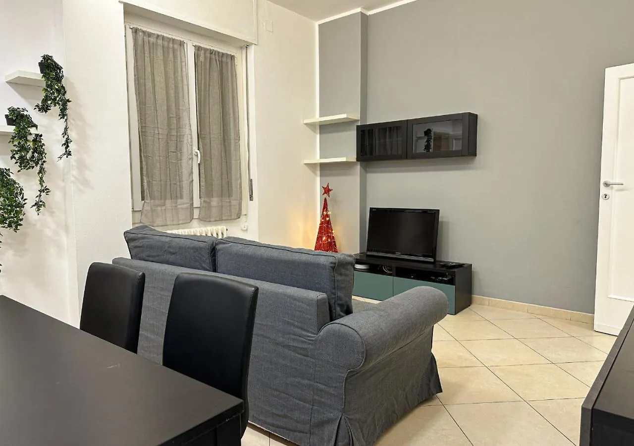 Modern Cenisio Apartment - Self Check-In & Parking Milan