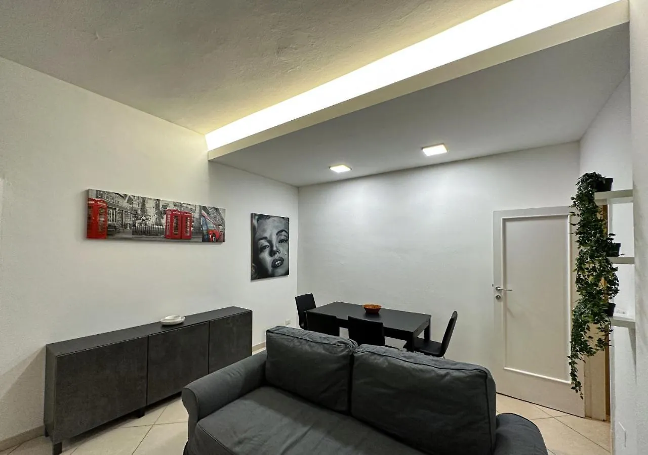 Modern Cenisio Apartment - Self Check-In & Parking Milan