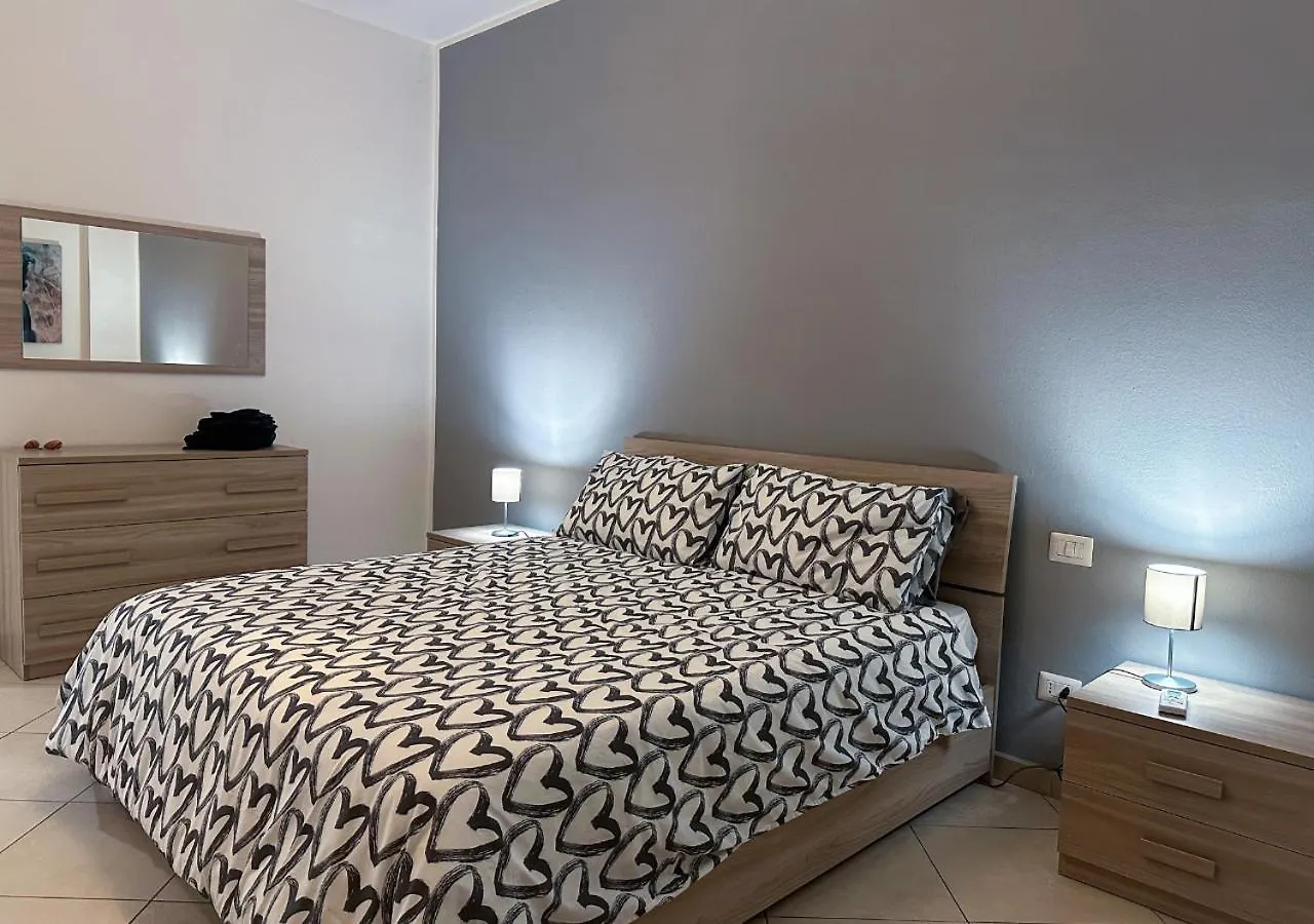 Modern Cenisio Apartment - Self Check-In & Parking Milan Italy