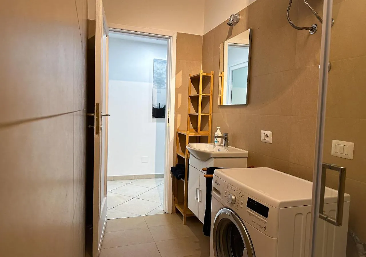 Modern Cenisio Apartment - Self Check-In & Parking Milan Italy