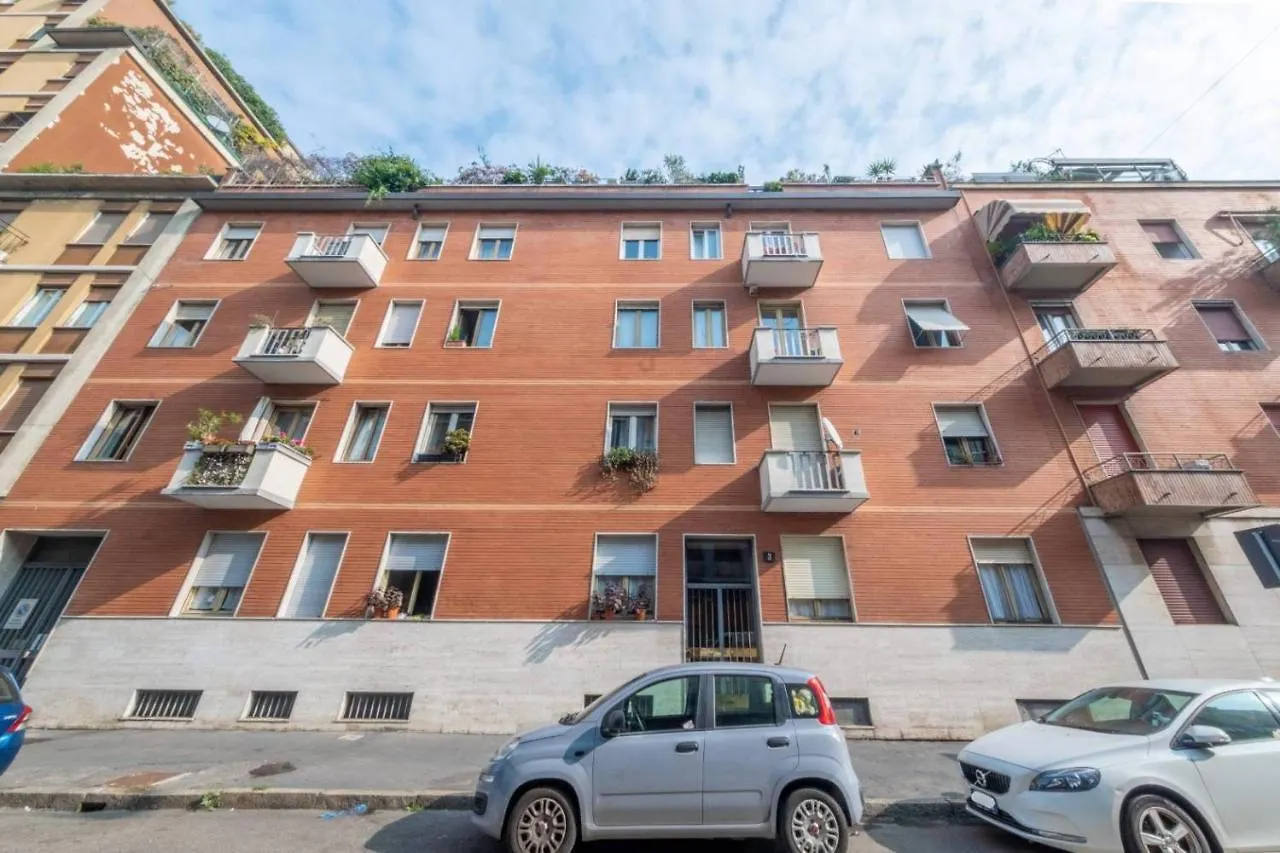 Modern Cenisio Apartment - Self Check-In & Parking Milan